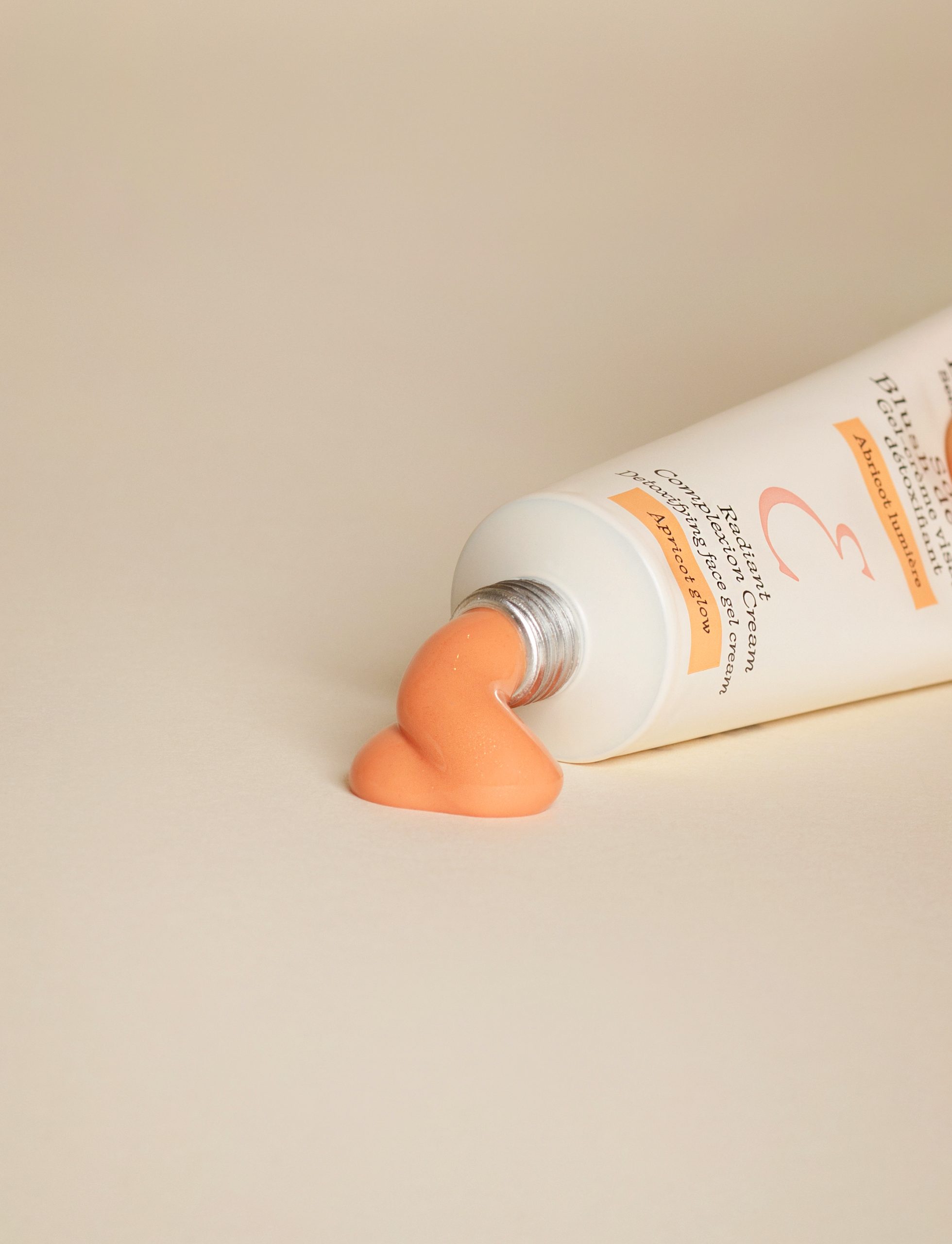 Embryolisse Radiant Complexion Cream Apricot Glow 30ml 4 Embryolisse Radiant Complexion Cream Apricot Glow 30ml - Image 4